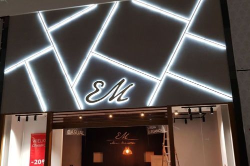 Reklama świetlna z efektem Halo w Galerii Młociny w Warszawie